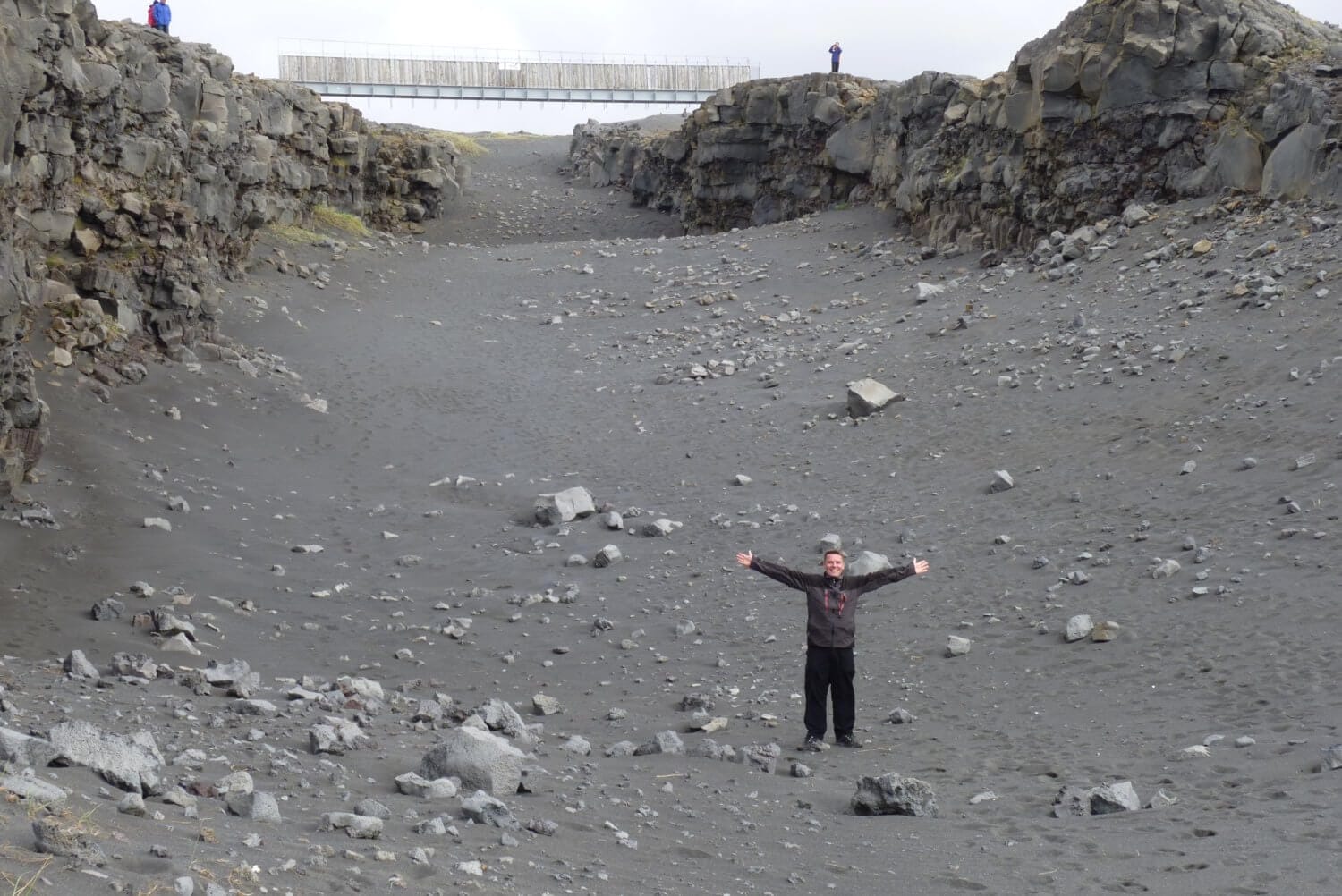 continental divide Iceland, standing between continents