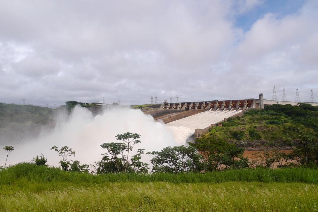 itaipu dam working spillways, taipu dam wing dam