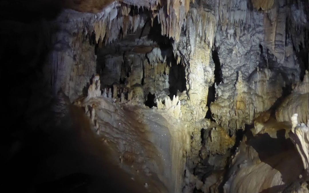 Extreme Caving – Exploring The Crystal Cave In Belize